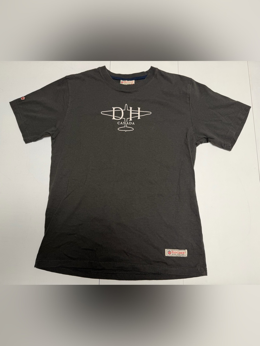 Canadiana De Havilland t-shirt by Red Canoe